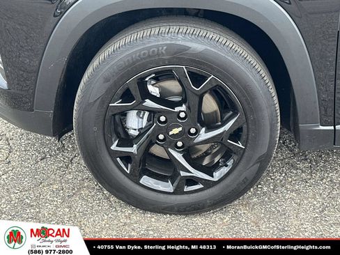 Certified 2025 Chevrolet Trax LT w/ LT Convenience Package FWD image 9