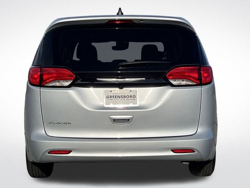 Used 2023 Chrysler Voyager LX image 31