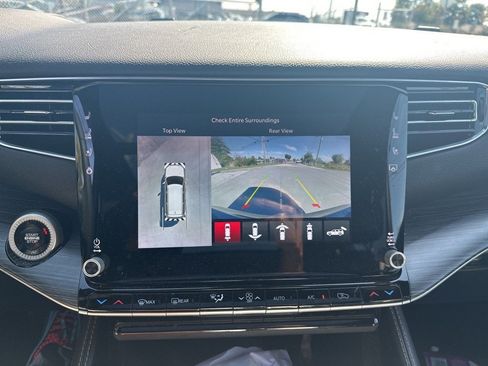 Used 2024 Jeep Wagoneer Series III w/ Premium Group I image 11