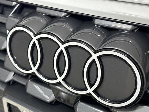 Certified 2025 Audi Q5 Premium w/ Convenience Package image 30