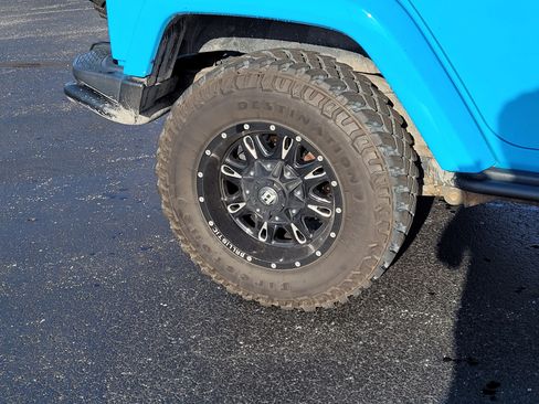 Used 2017 Jeep Wrangler Unlimited Sahara image 10