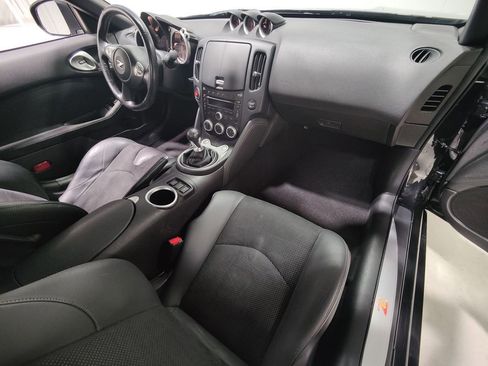 Used 2009 Nissan 370Z Touring image 12