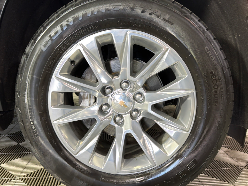 Used 2025 Chevrolet Suburban Premier RWD image 40