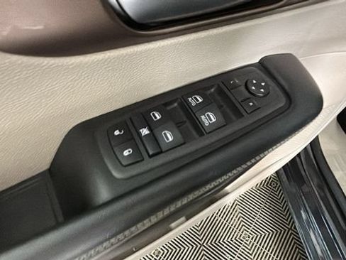 Used 2022 Chrysler Voyager LX FWD image 10
