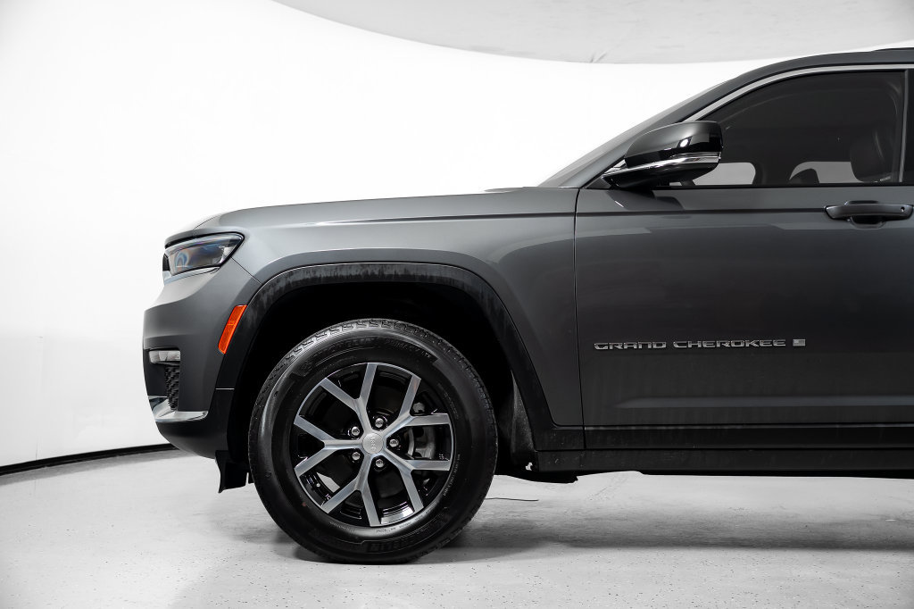 Used 2023 Jeep Grand Cherokee L Limited RWD image 14