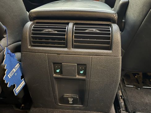 Used 2010 Jeep Commander Limited w/ Trailer Tow Group IV image 33