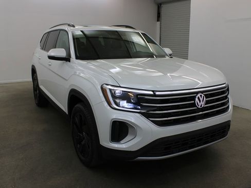 New 2026 Volkswagen Atlas SE FWD image 6