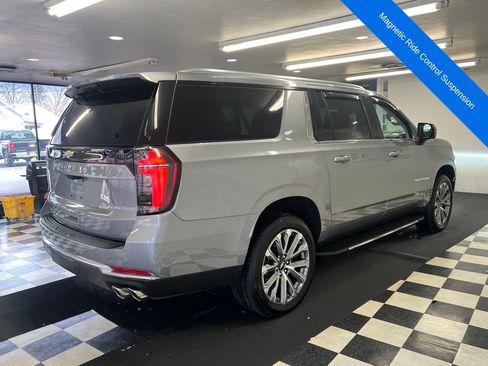Used 2025 Chevrolet Suburban High Country AWD/4WD image 18