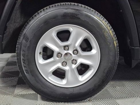 Used 2017 Jeep Grand Cherokee Laredo w/ Quick Order Package 23E image 25