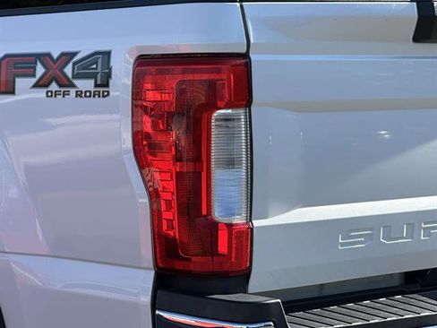 Used 2017 Ford F350 Lariat w/ Chrome Package image 9