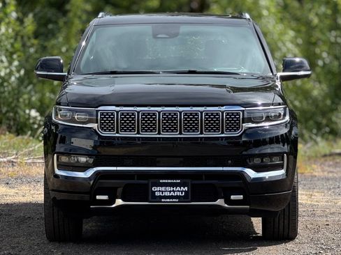 Used 2022 Jeep Grand Wagoneer Series III w/ Rear Seat Video Group 1 AWD/4WD image 2