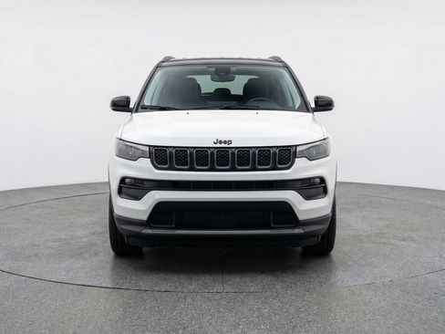 Used 2025 Jeep Compass Limited AWD/4WD image 2