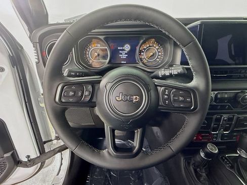 Used 2026 Jeep Wrangler Unlimited Rubicon AWD/4WD image 11