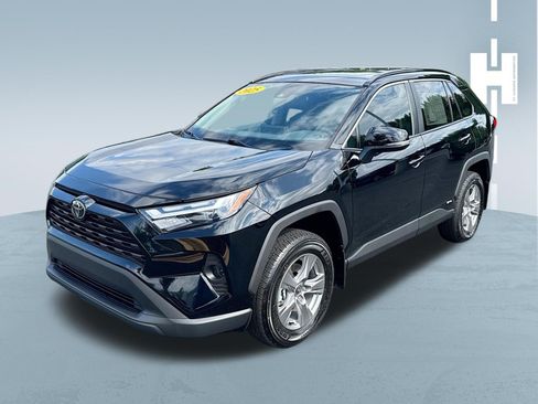 Used 2025 Toyota RAV4 XLE w/ Convenience Package AWD/4WD image 3