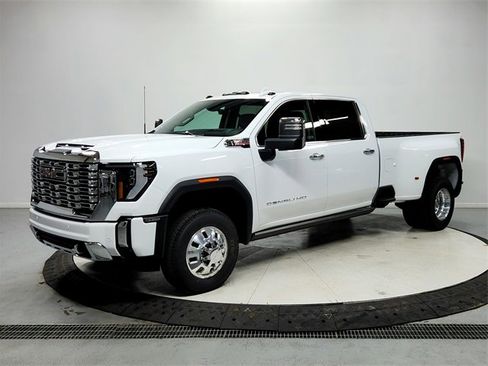 New 2026 GMC Sierra 3500 Denali w/ Denali Reserve Package image 3