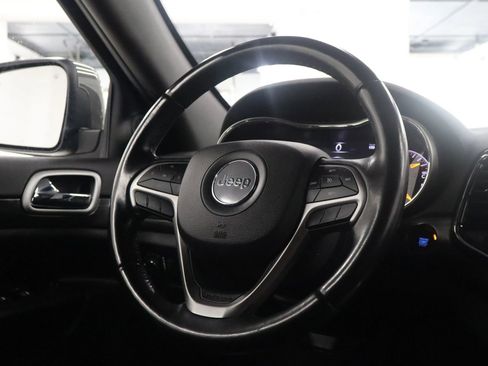 Used 2020 Jeep Grand Cherokee Altitude AWD/4WD image 23