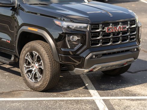 Used 2025 GMC Canyon AT4 w/ Technology Plus Package AWD/4WD image 40