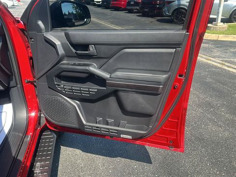 Used 2025 Toyota 4Runner SR5 AWD/4WD image 12