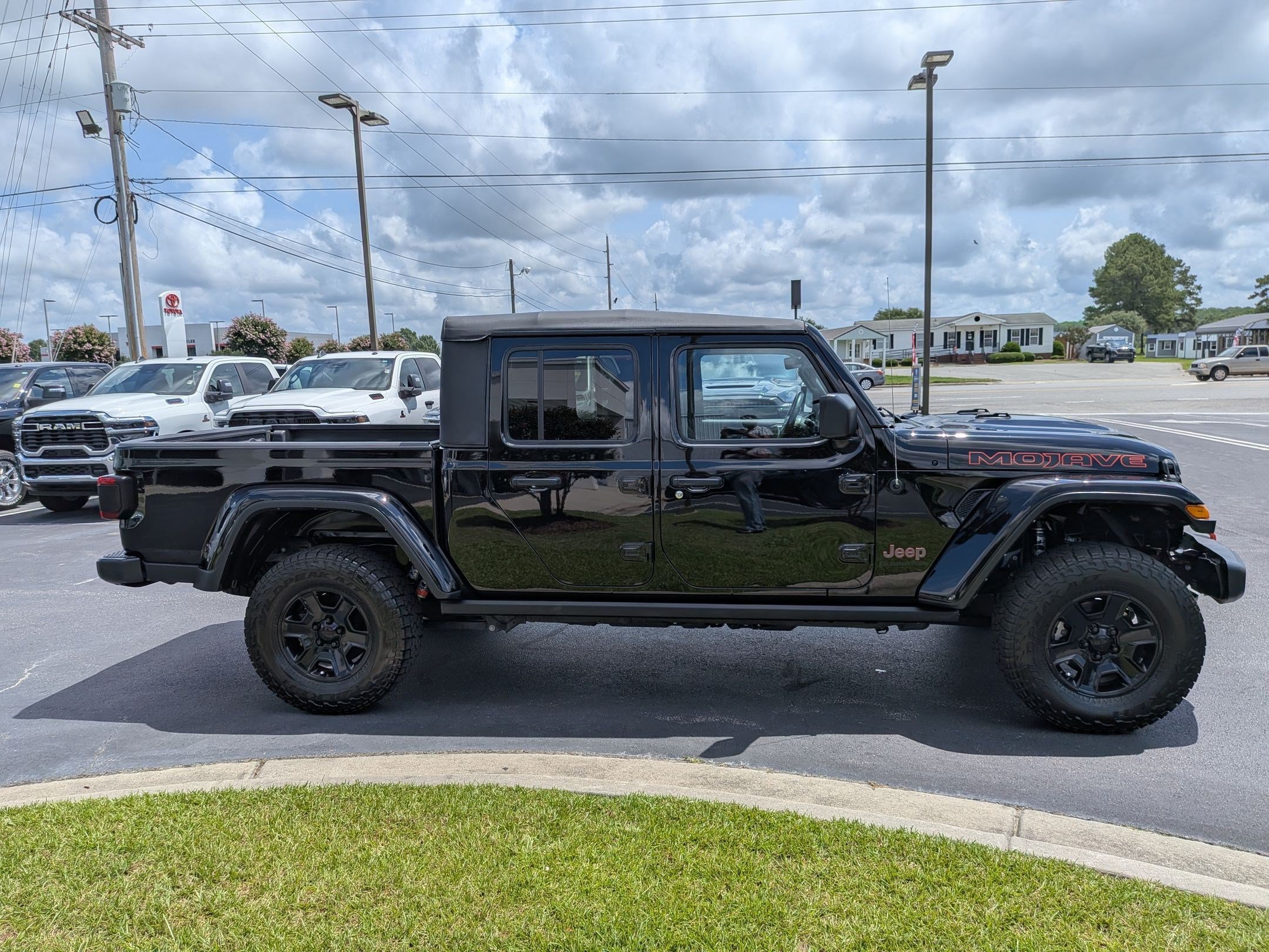 Used 2022 Jeep Gladiator Mojave w/ LED Lighting Group AWD/4WD image 4