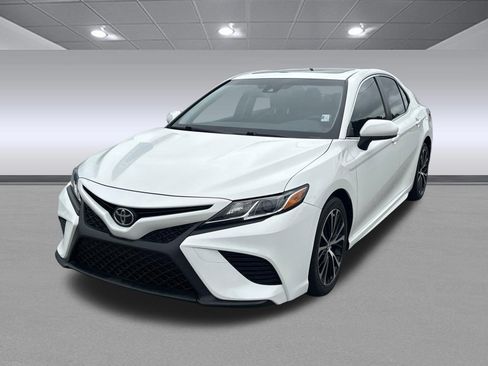 Used 2018 Toyota Camry SE w/ Moonroof Package FWD image 7