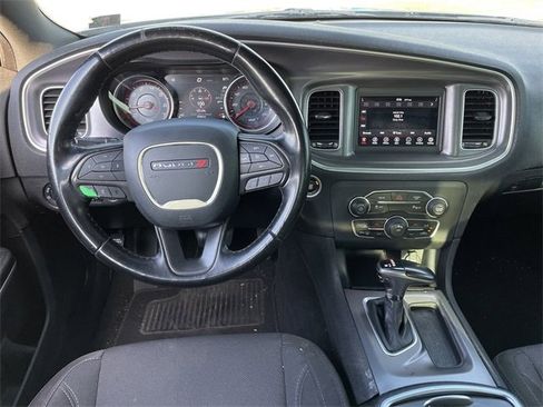 Used 2019 Dodge Charger SXT image 10
