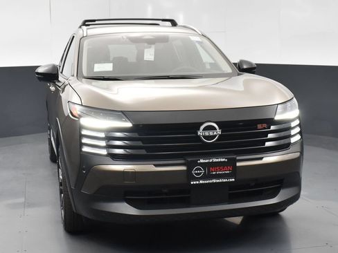 New 2026 Nissan Kicks SR w/ Illumination Package AWD/4WD image 2