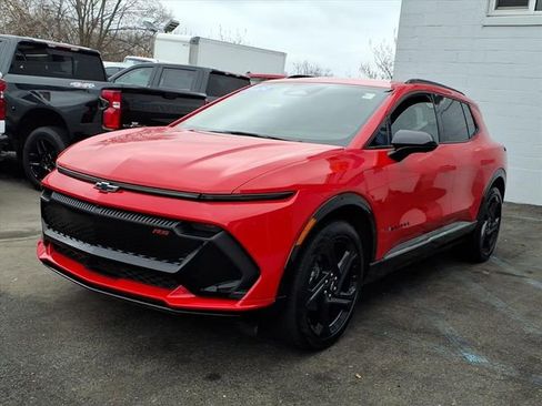 Used 2024 Chevrolet Equinox EV RS image 3