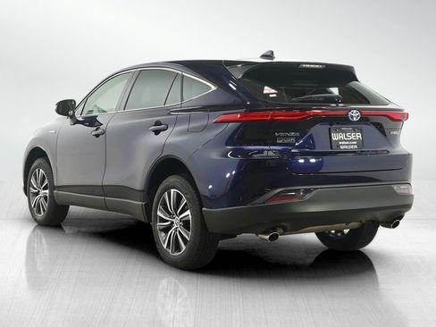 Used 2021 Toyota Venza LE image 3