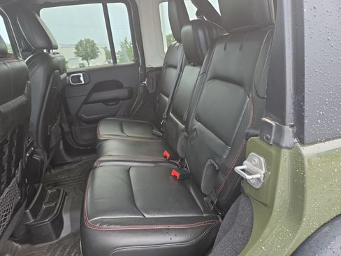 Used 2022 Jeep Wrangler Unlimited Rubicon w/ LED Lighting Group AWD/4WD image 10