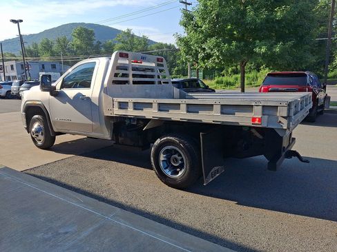 Used 2022 GMC Sierra 3500 SLE w/ SLE Convenience Package AWD/4WD image 4