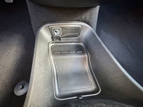Used 2025 Chrysler Pacifica Select FWD image 30