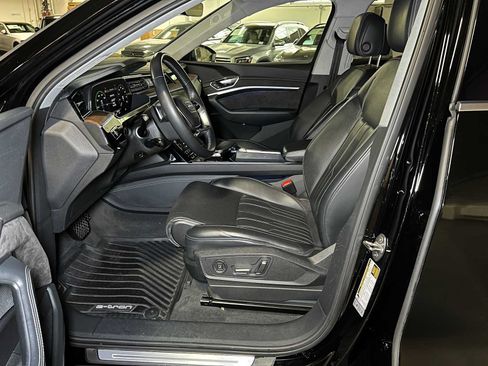 Used 2019 Audi e-tron Prestige w/ Prestige Package AWD/4WD image 33