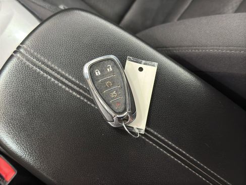 Used 2022 Chevrolet Malibu LT FWD image 27