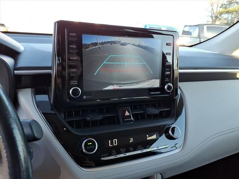 Certified 2022 Toyota Corolla Cross LE image 9