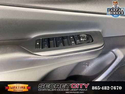 Used 2025 Toyota Prius LE FWD image 13
