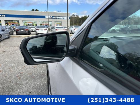 Used 2023 GMC Terrain SLE w/ Driver Convenience Package image 10