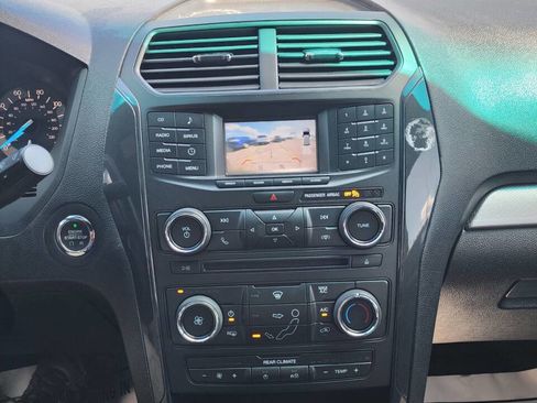 Used 2016 Ford Explorer XLT image 13