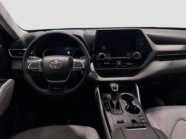 Used 2023 Toyota Highlander LE AWD/4WD image 19