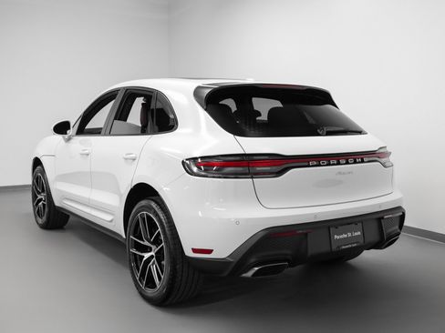 Certified 2026 Porsche Macan AWD/4WD image 3