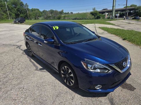 Used 2019 Nissan Sentra SR FWD image 2
