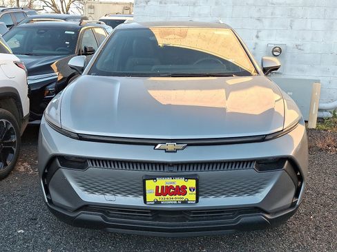 New 2026 Chevrolet Equinox EV LT FWD image 2