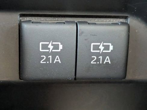 Used 2020 Toyota Camry XLE image 26