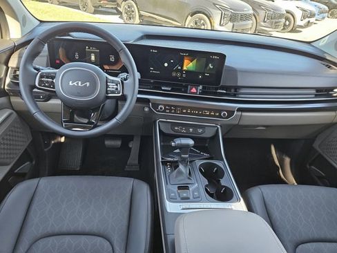 New 2026 Kia Carnival FWD image 9