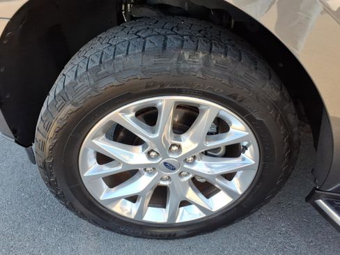 Certified 2021 Ford Expedition XLT image 9