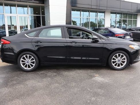 Used 2017 Ford Fusion SE FWD image 10