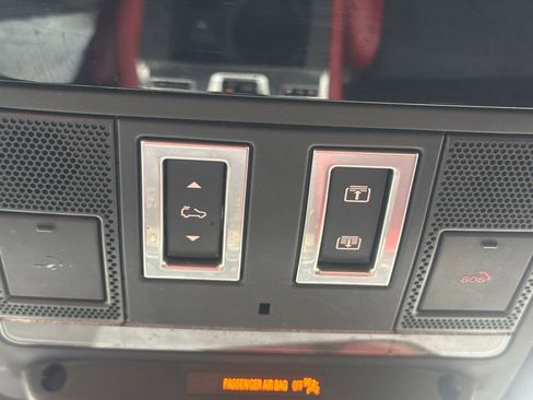 Used 2021 Jaguar F-PACE SVR image 36