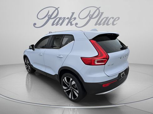 Used 2025 Volvo XC40 B5 Ultra AWD/4WD image 3