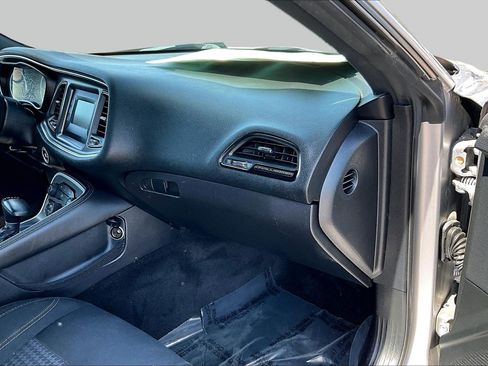 Used 2016 Dodge Challenger SXT RWD image 15