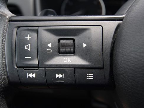 Used 2023 Nissan Rogue S AWD/4WD image 20