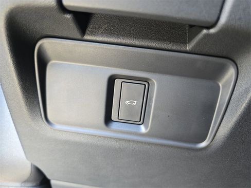 Certified 2025 Land Rover Discovery Sport Dynamic SE image 26